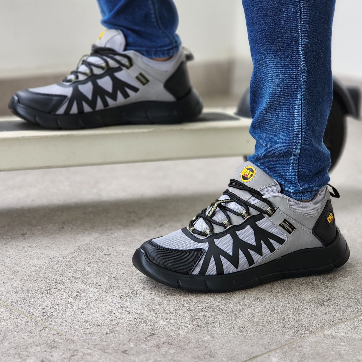 CATERPILLAR RAPTOR + 3 PARES DE MEDIAS